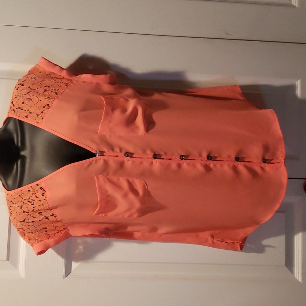 NWOT. Maurices ladies sleeveless button front blouse